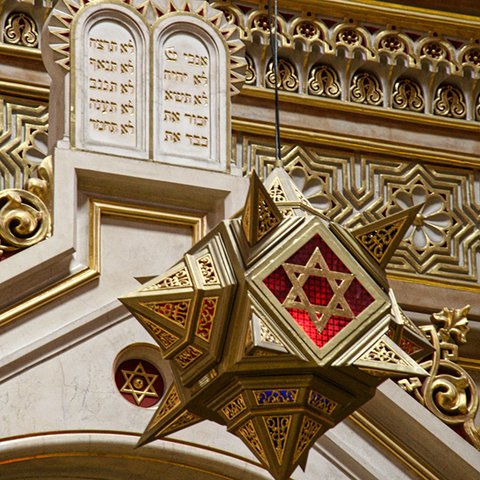 Laterne in Synagoge mit Davidstern